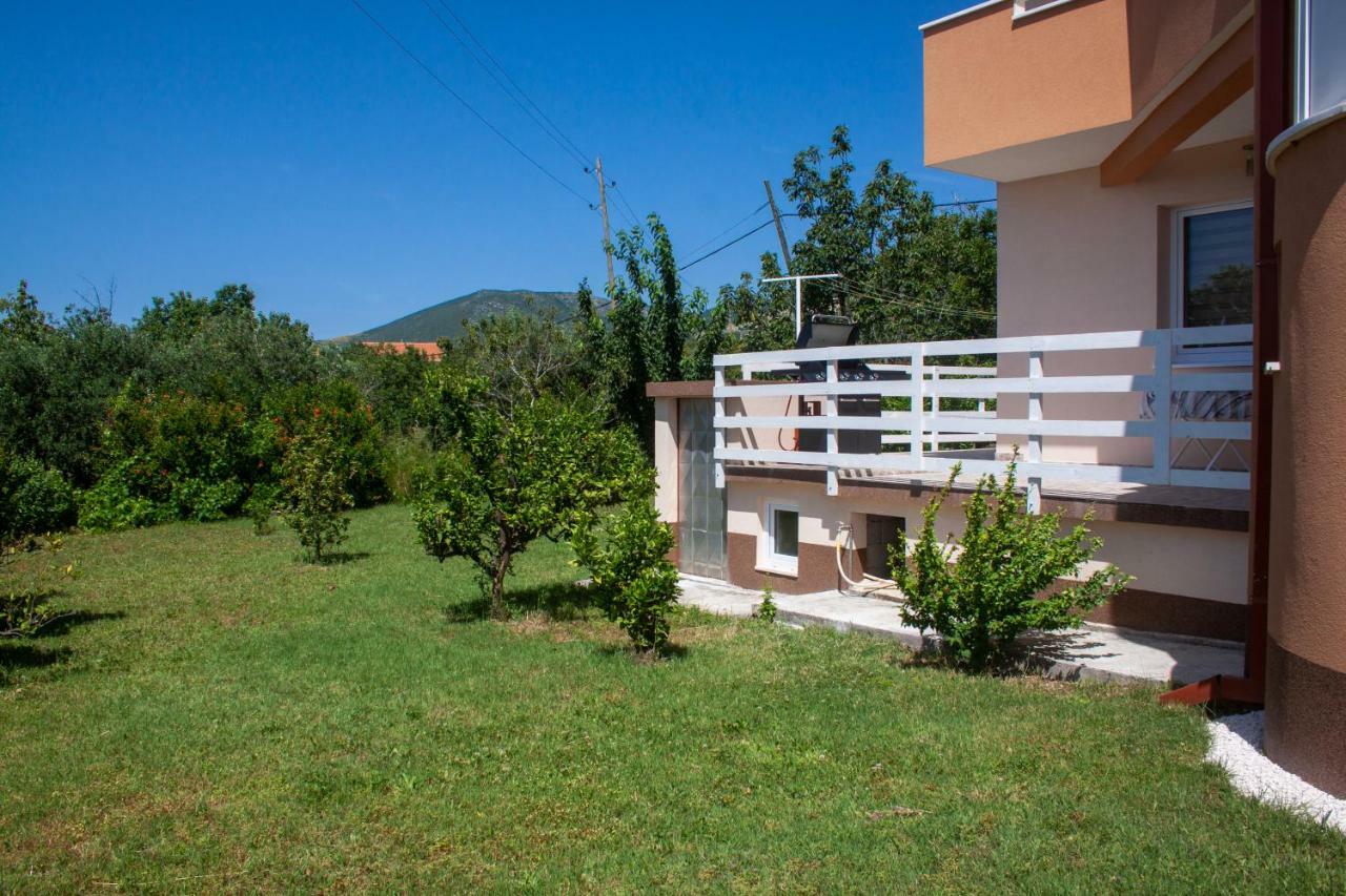 Nadalina Apartment Kastel Stari Bagian luar foto