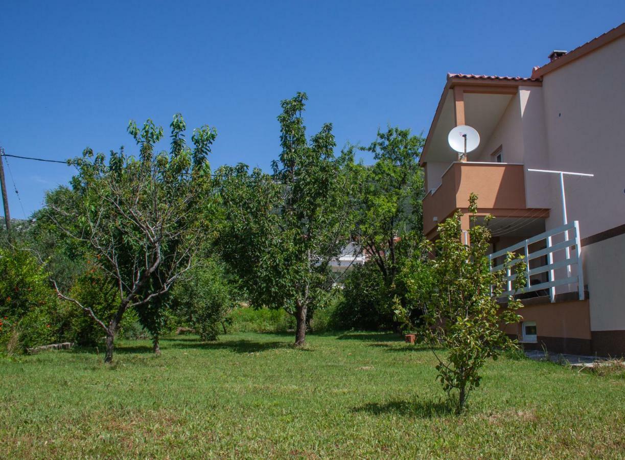 Nadalina Apartment Kastel Stari Bagian luar foto